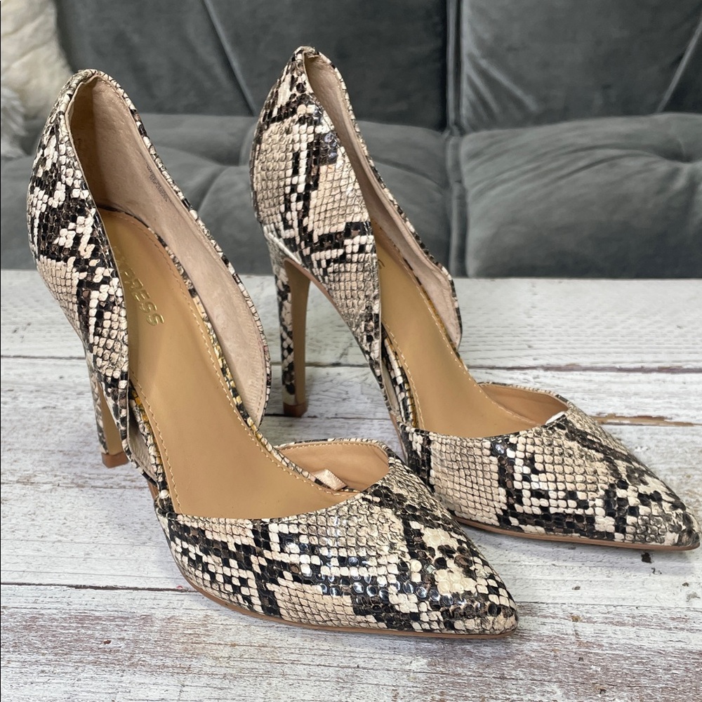 EXPRESS Black and Cream Snakeskin Heels Size 6